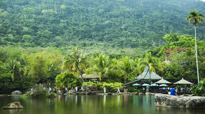 景區(qū)旅游規(guī)劃設(shè)計公司：海南呀諾達(dá)雨林文化旅游區(qū)的雨林旅游規(guī)劃定位為開放的生態(tài)博物館